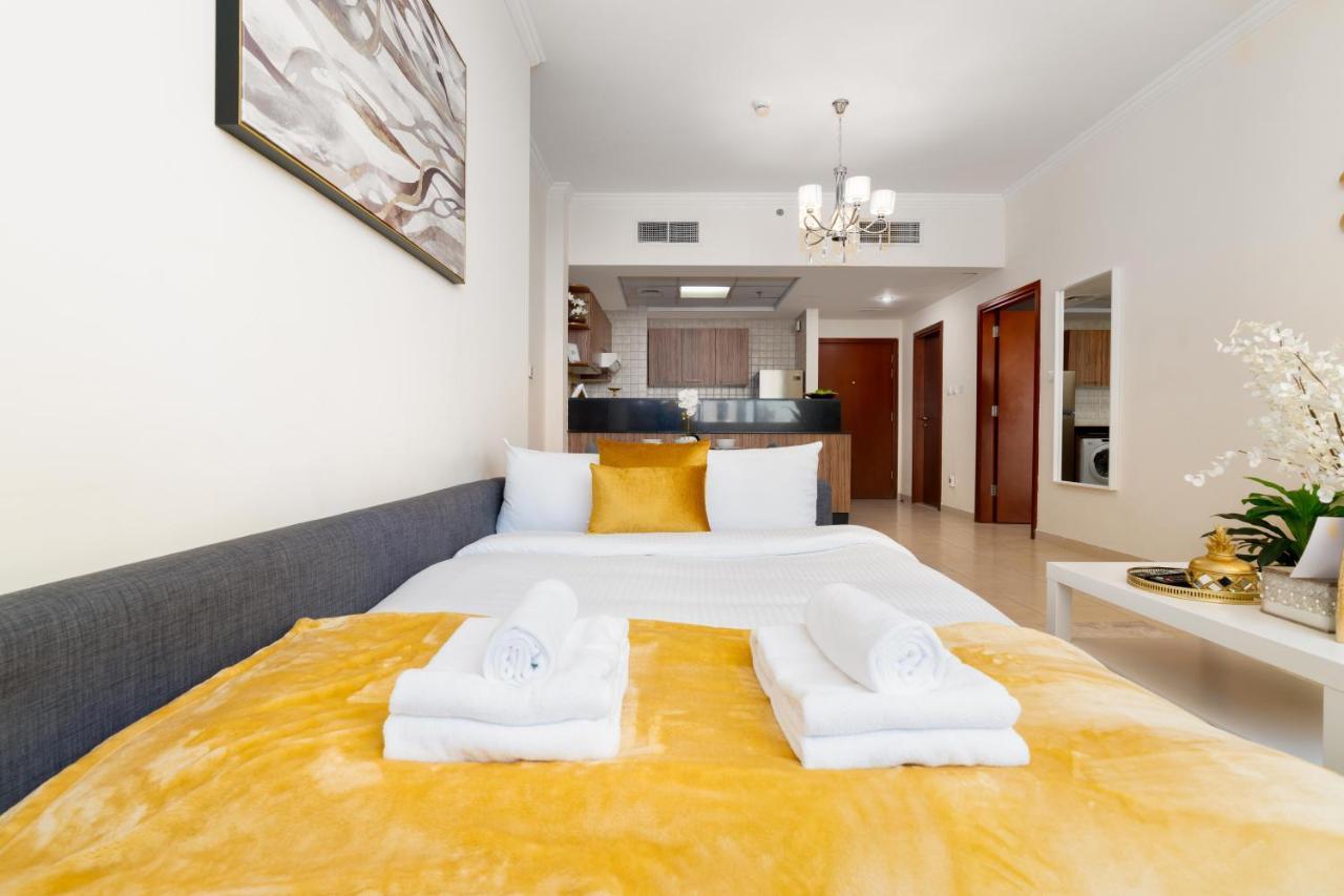 Spacious 2 Beds 5 Min Walk From Dubai Mall With Brand New Gym And Rooftop Swimming Pool 아파트 외부 사진