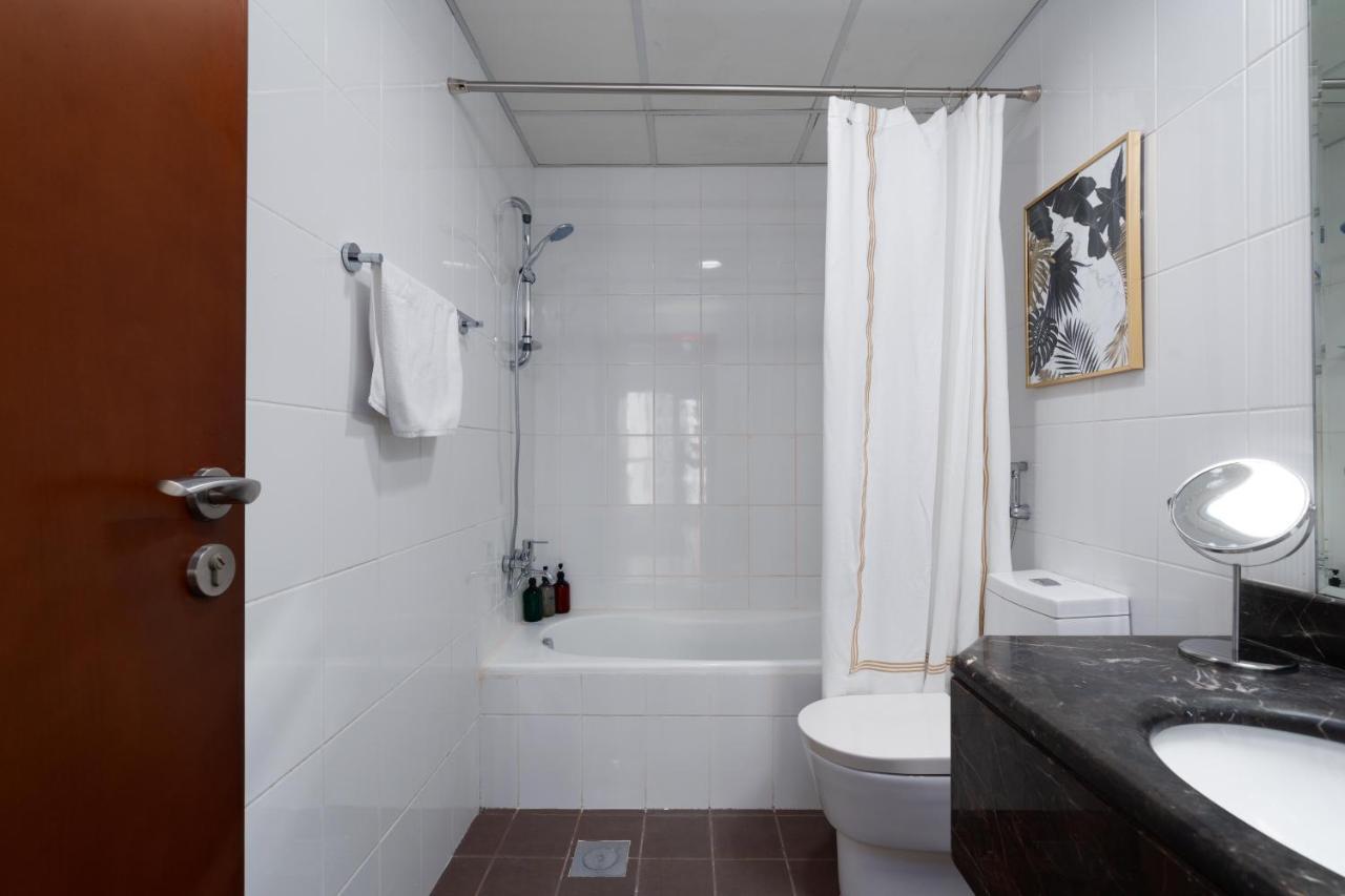Spacious 2 Beds 5 Min Walk From Dubai Mall With Brand New Gym And Rooftop Swimming Pool 아파트 외부 사진