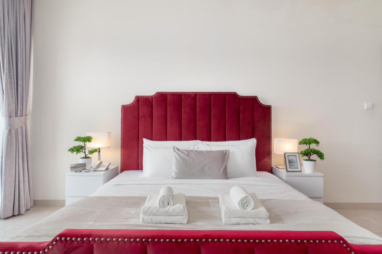 Spacious 2 Beds 5 Min Walk From Dubai Mall With Brand New Gym And Rooftop Swimming Pool 아파트 외부 사진