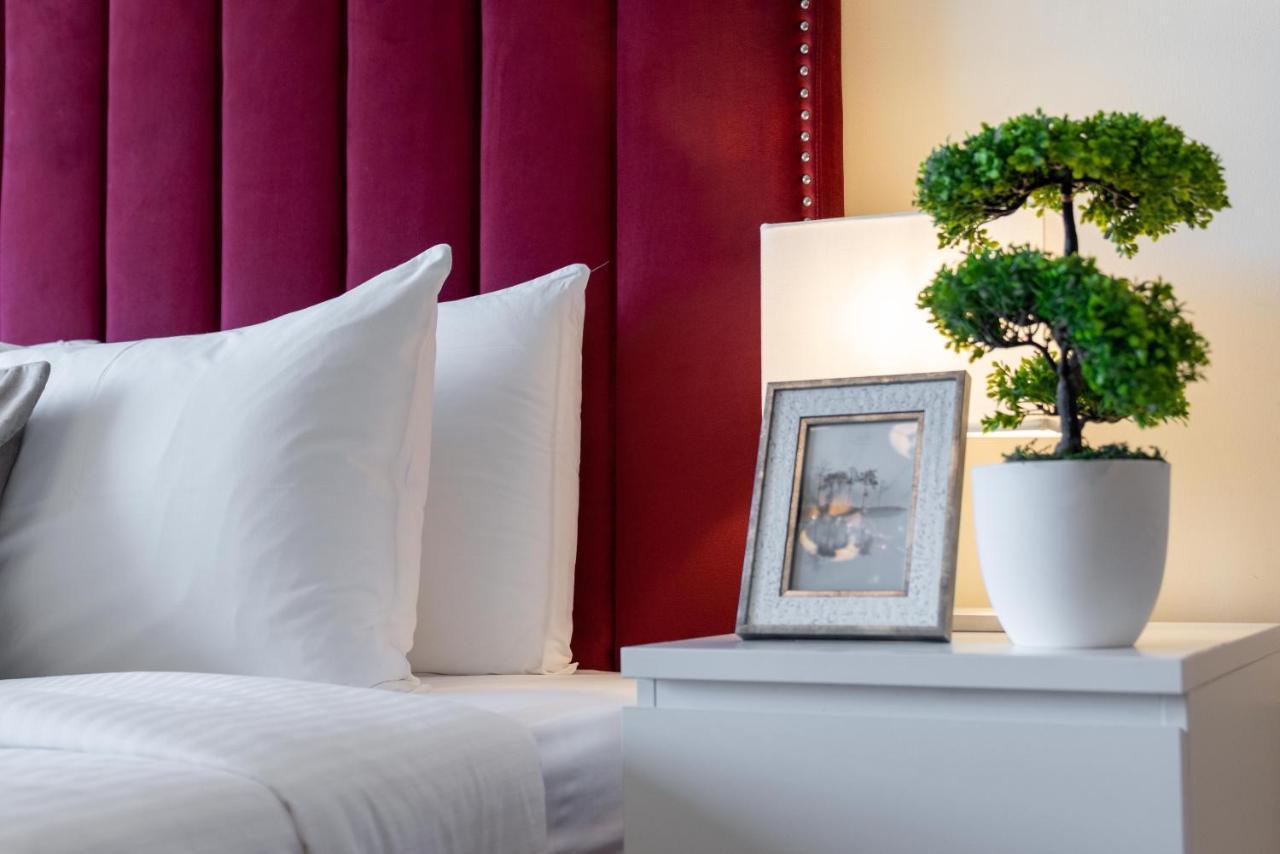 Spacious 2 Beds 5 Min Walk From Dubai Mall With Brand New Gym And Rooftop Swimming Pool 아파트 외부 사진